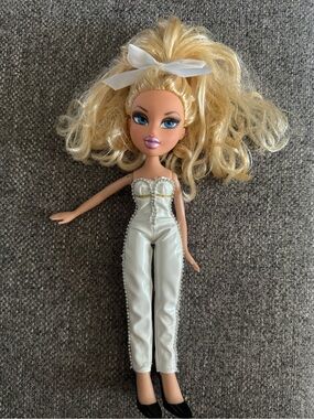 BRATZ DOLL DESIGNED BY CLOE 2008